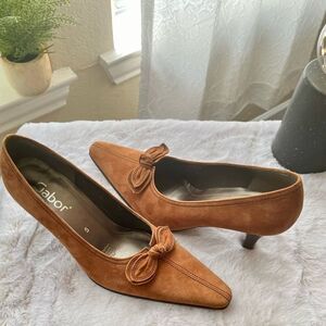 Gabor Australian Made Vintage Bow Suede Shoes Size 7 Elongated Camel Toe.
